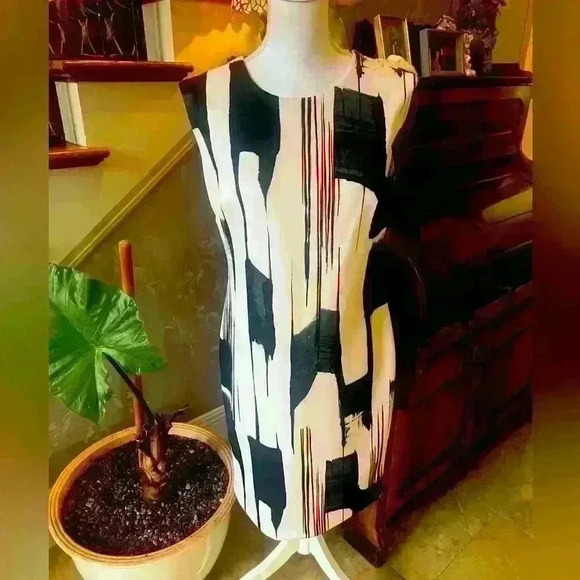 DKNY dress size 8 Fully lined excellent condition. No flaws or imperfections. - Picture 2 of 14